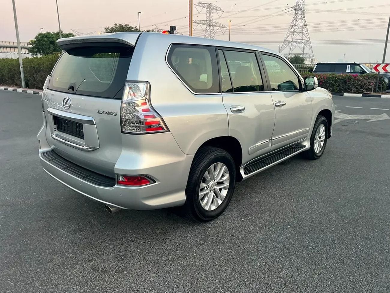 لكزس GX 460 GX 460 GCC Specs full option single owner full service history from al Futtaim automobile