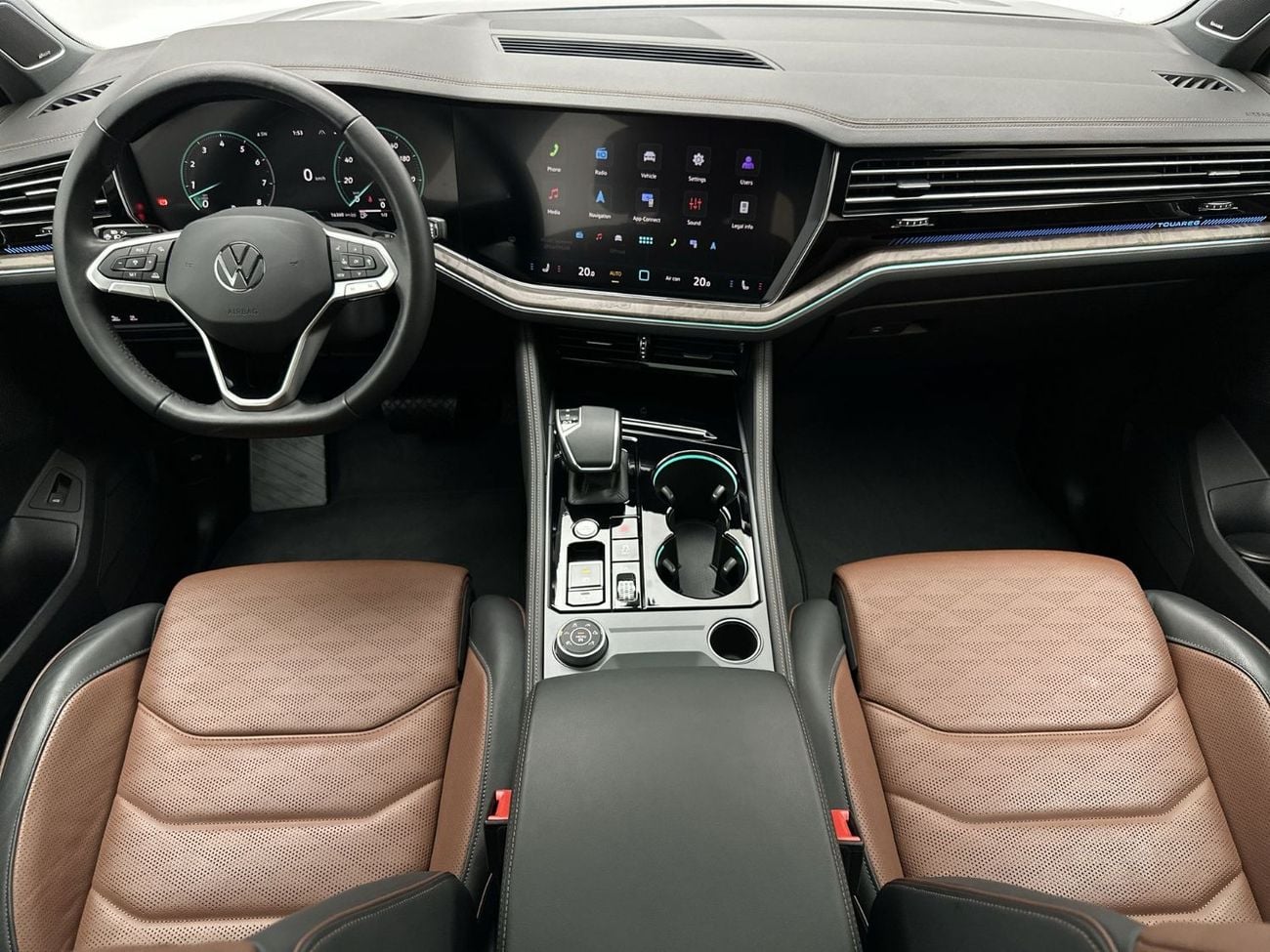 Volkswagen Touareg ELEGANCE ++ – Luxury SUV | Panoramic Sunroof | Varenna Leather | Dynaudio