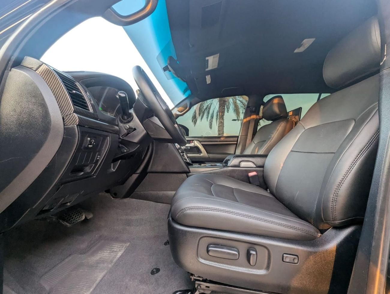 Toyota Land Cruiser GXR 2017 Toyota Land Cruiser GXR Diesel Specs Facelifted 2026 V8 4.5L Well-maintained