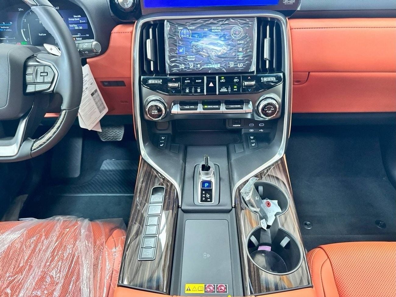لكزس LX 700h VIP (No Autopark)