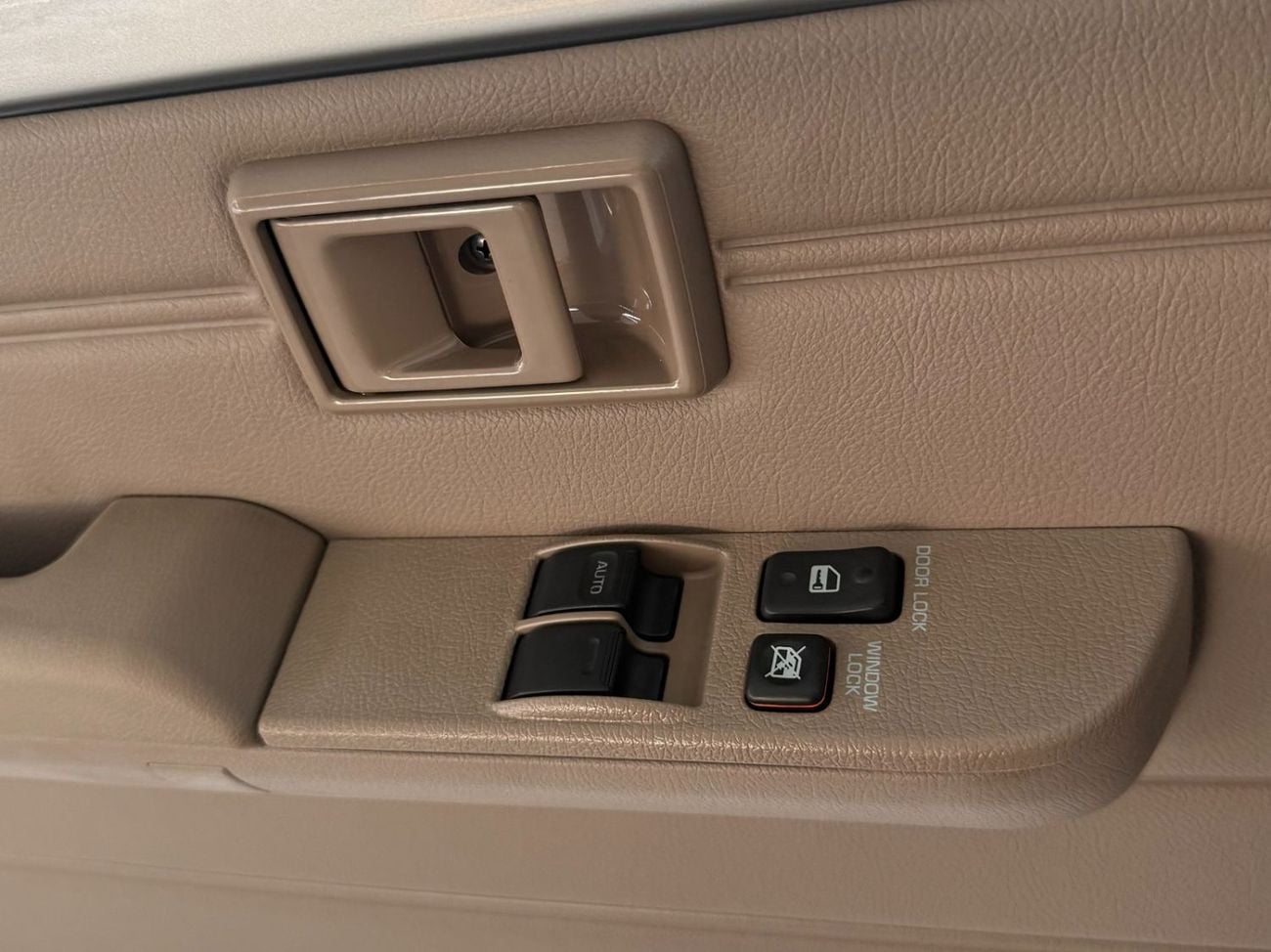 Toyota Land Cruiser 70 GRJ 71 4.0 V6 M/T **EXPORT ONLY**التصدير فقط خارج الخليج***