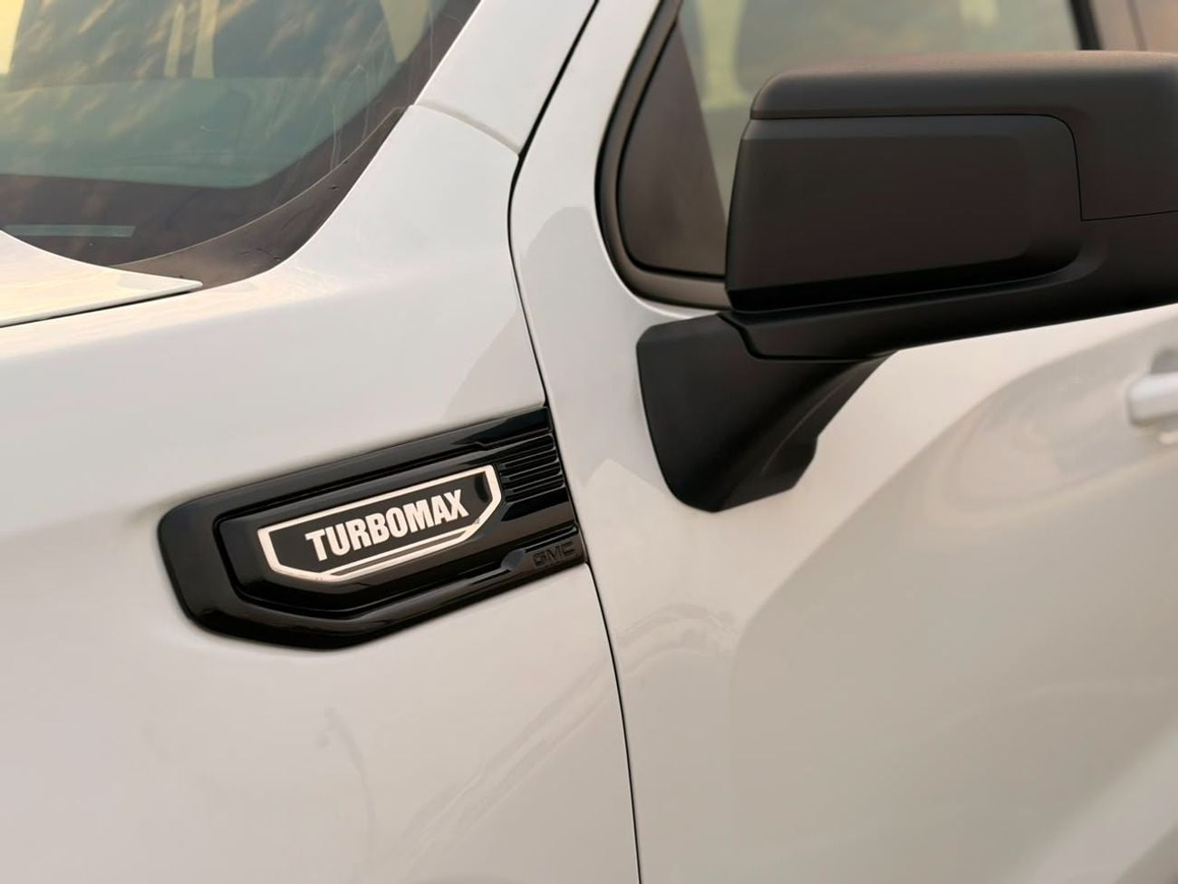 جي أم سي سييرا GMC Sierra 1500 Elevation 2.7l A/T TurboMax 310 Hp White Color 2025 Model 310 Hp