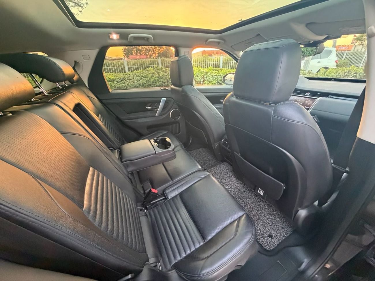Land Rover Discovery Sport R-DYNAMIC SE P200 LAND ROVER DISCOVERY SPORT 2020 DIESEL FULL OPTIONS IN PERFECT CONDITIONS