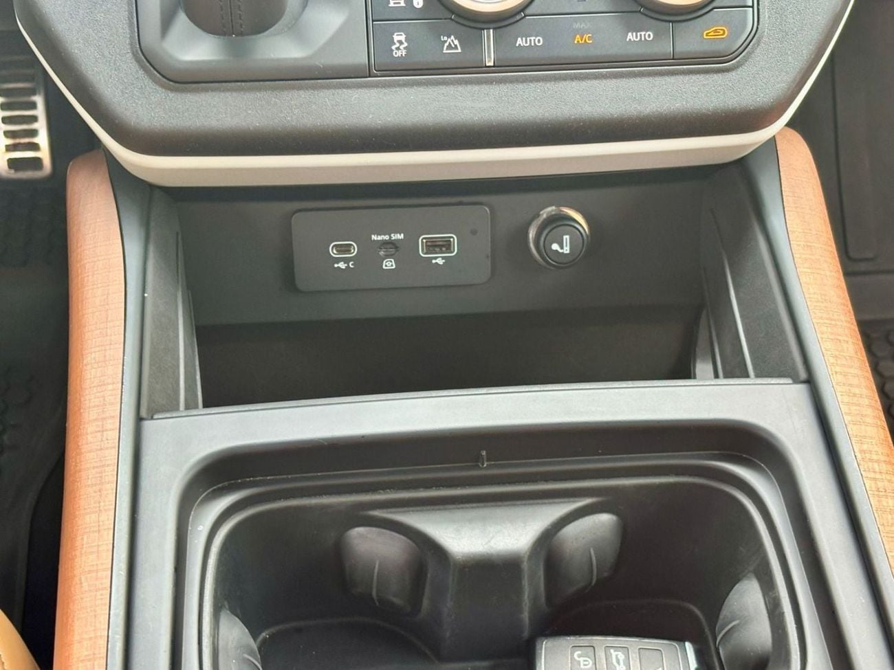 لاند روفر ديفندر 110 HSE P400