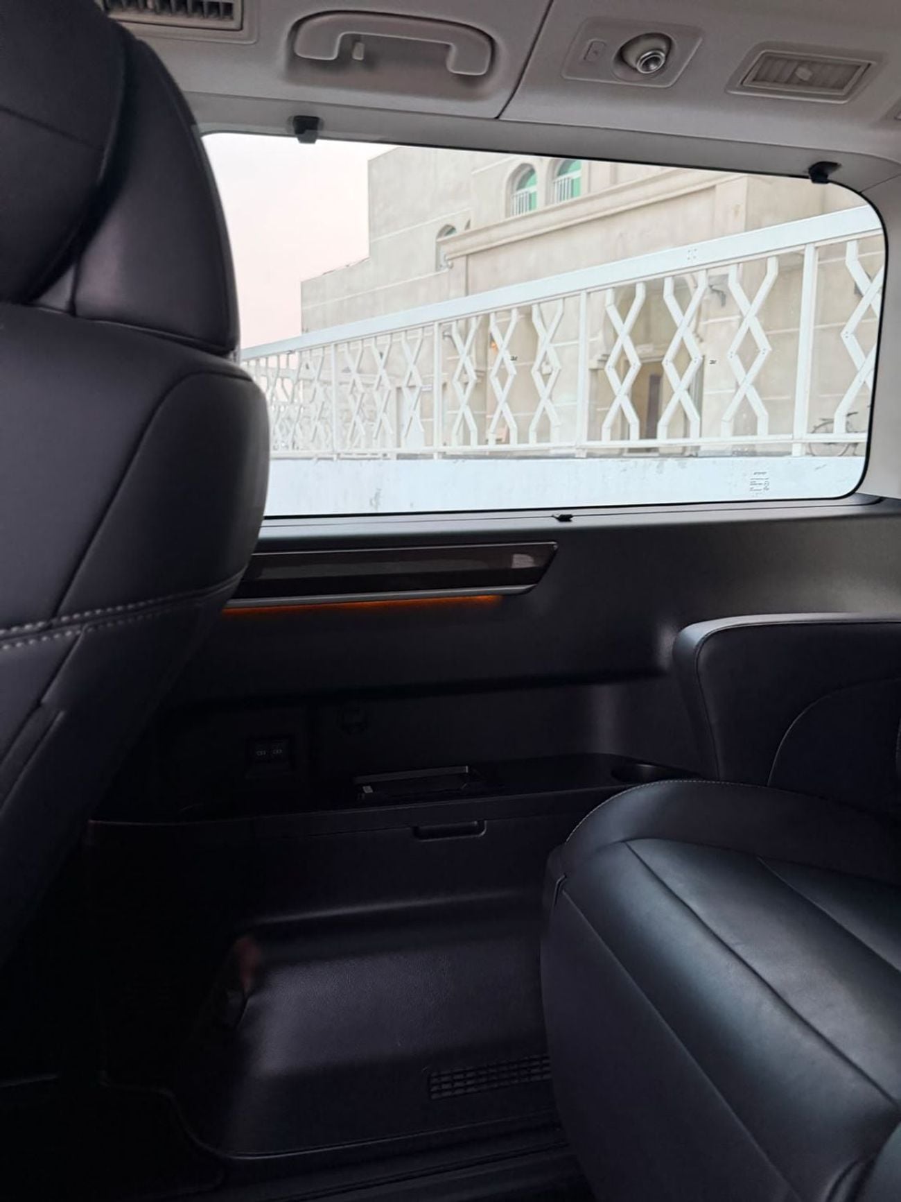 Toyota Granvia PREMIUM