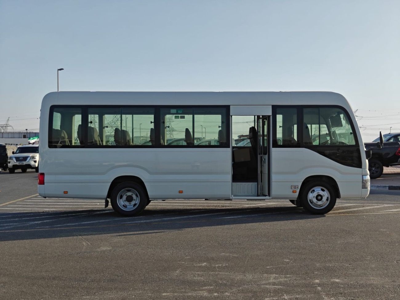 تويوتا كوستر 4.2L V6 DIESEL | 23 STR | M/T | AUTO DOOR | LUGGAGE RACK| MY2026