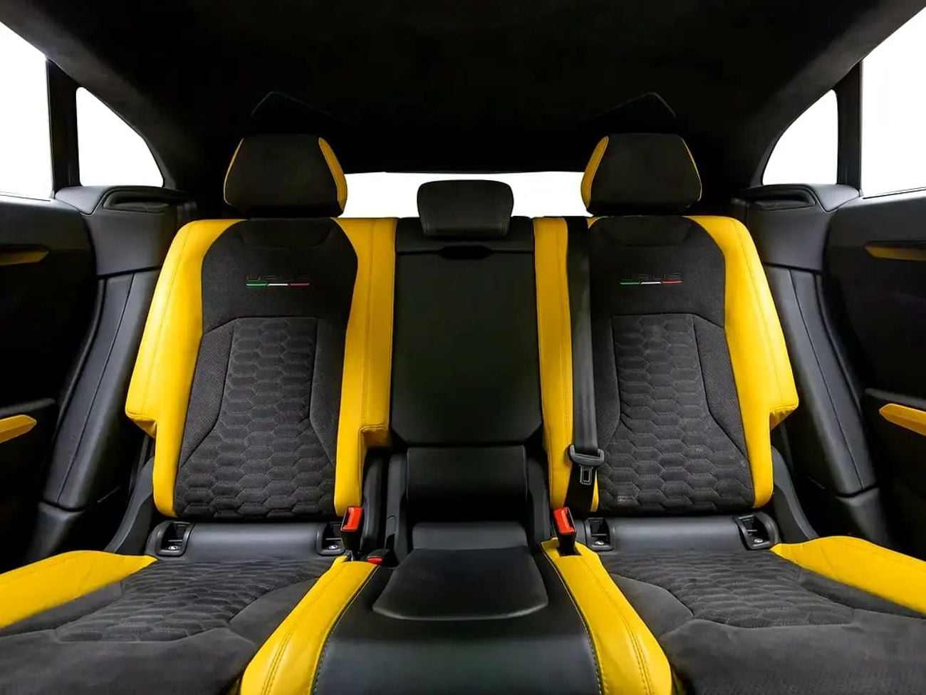 Lamborghini Urus Pearl Capsule | GCC Spec | With Warranty