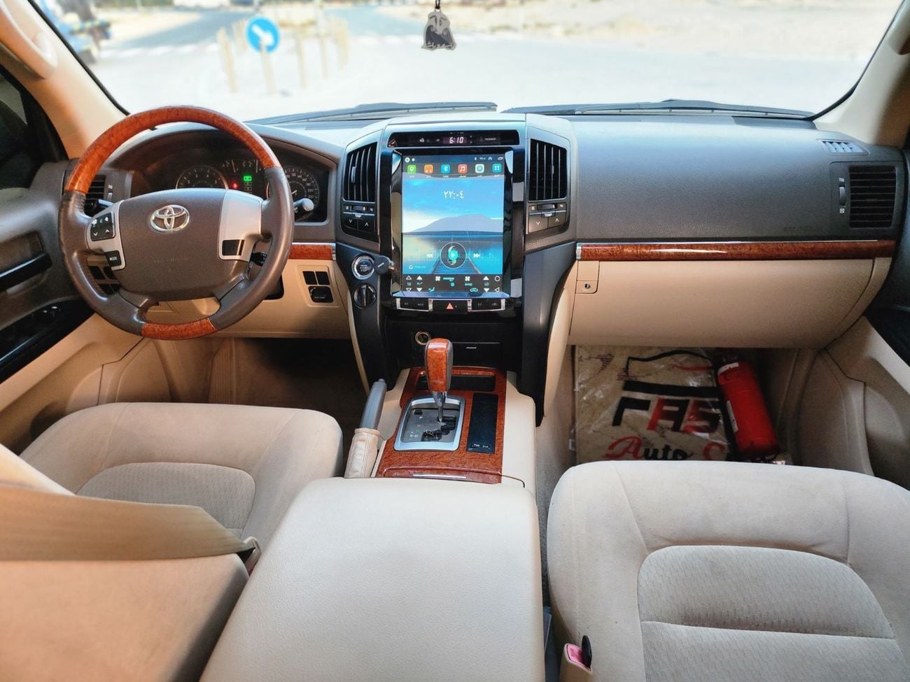 Toyota Land Cruiser GXR V8