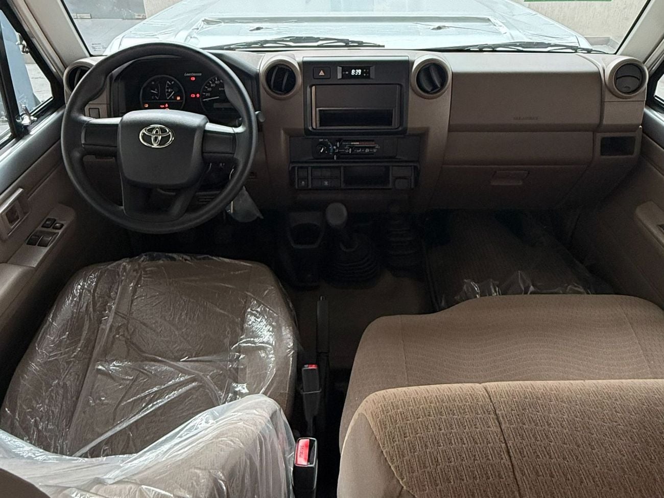 Toyota Land Cruiser 70 GRJ 71 4.0 V6 M/T **EXPORT ONLY**التصدير فقط خارج الخليج***