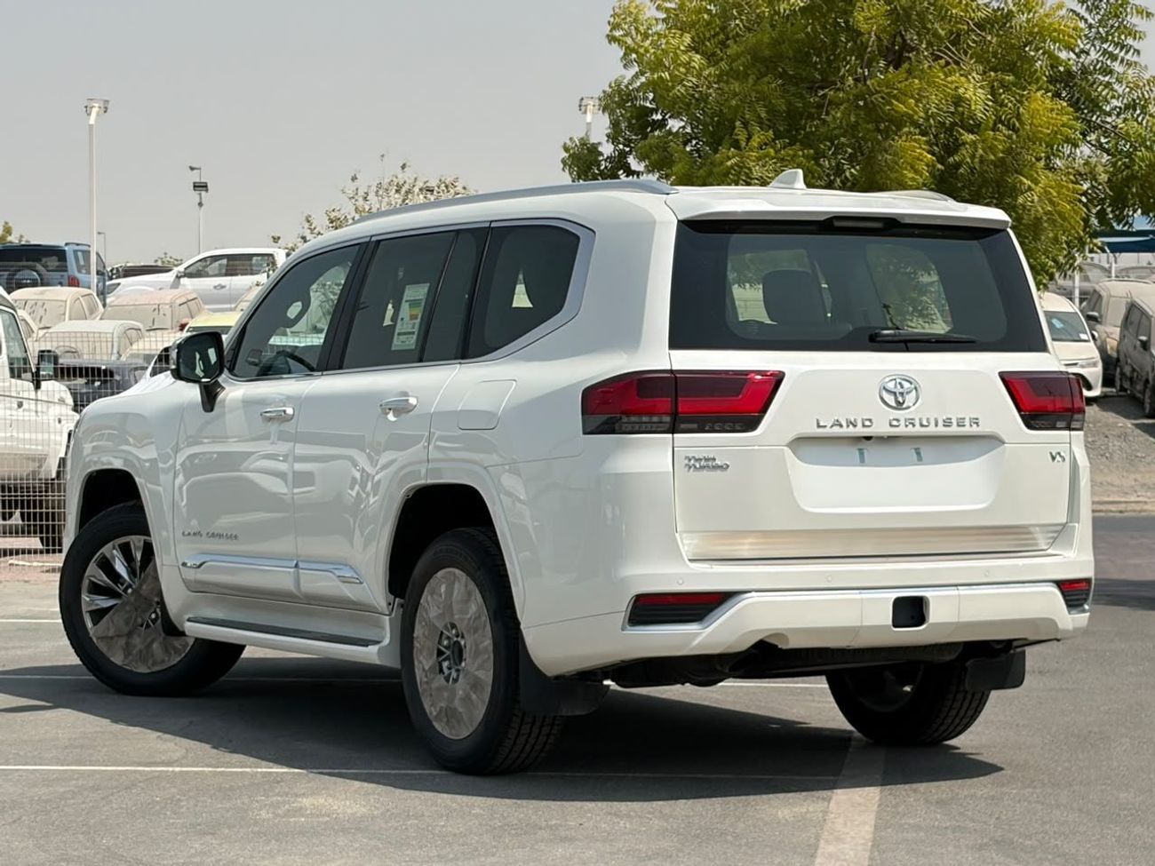 Toyota Land Cruiser VX LC300 VX TWIN TURBO || 3.5L V6 PETROL | PWR WITH LEATHER SEATS | 360* CAMERA | JBL SOUND SYSTEM | RA