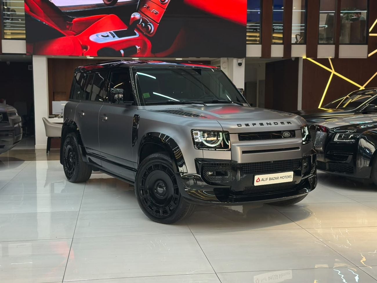 لاند روفر ديفندر P400 SE X Dynamics