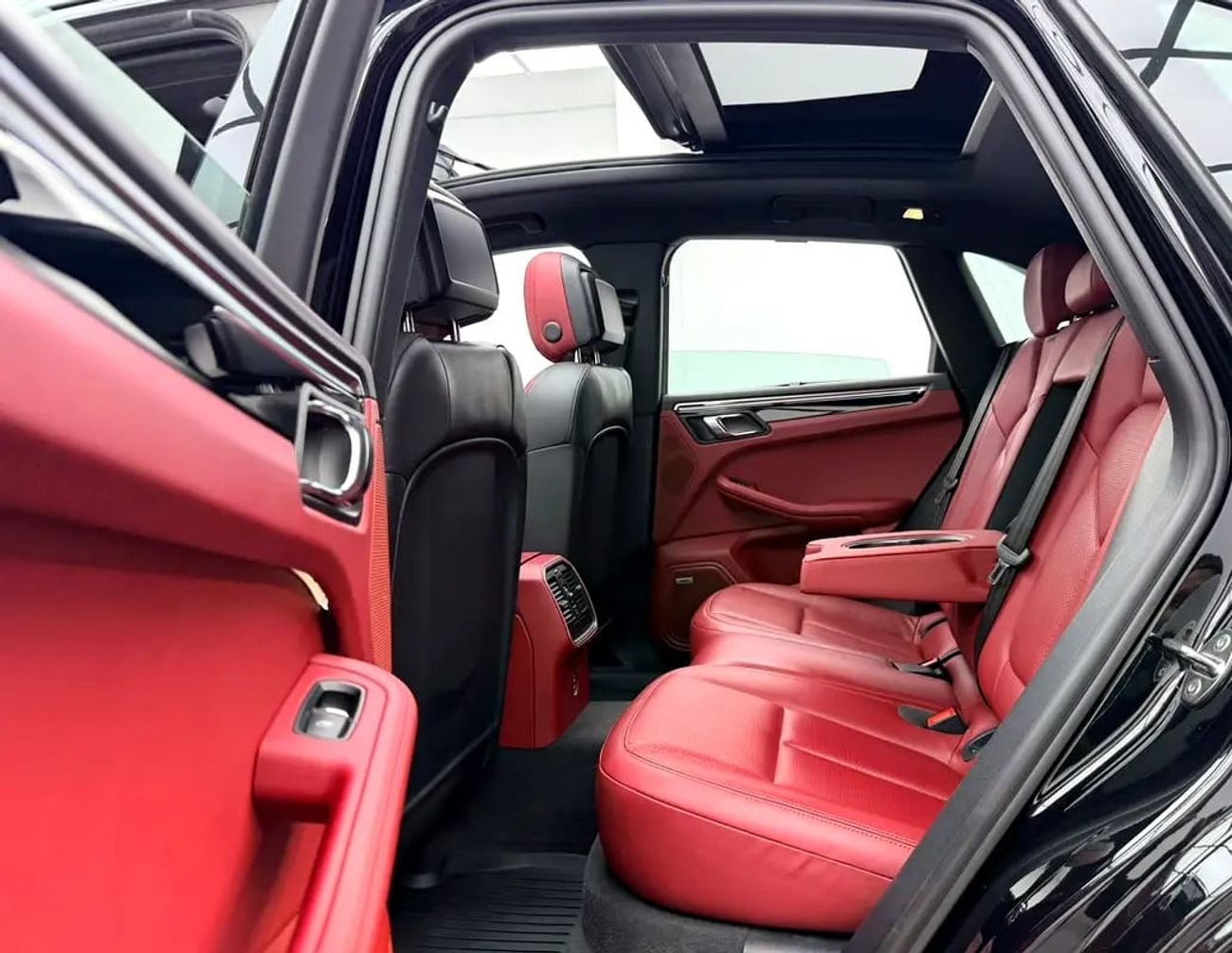 بورش ماكان إس S, Warranty, Full Service History, Fully Loaded, Excellent Condition, GCC