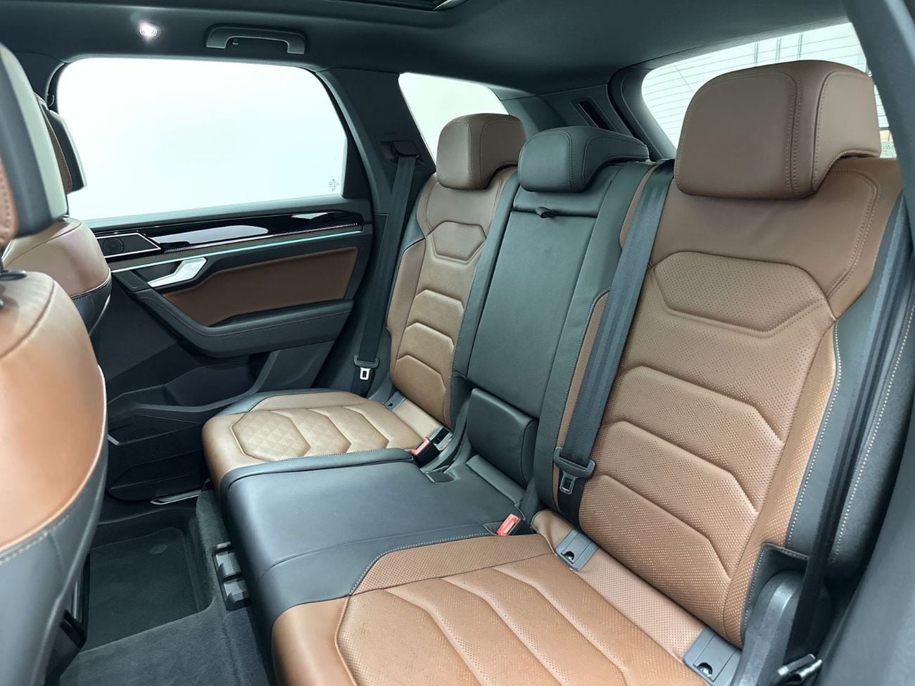 Volkswagen Touareg ELEGANCE ++ – Luxury SUV | Panoramic Sunroof | Varenna Leather | Dynaudio