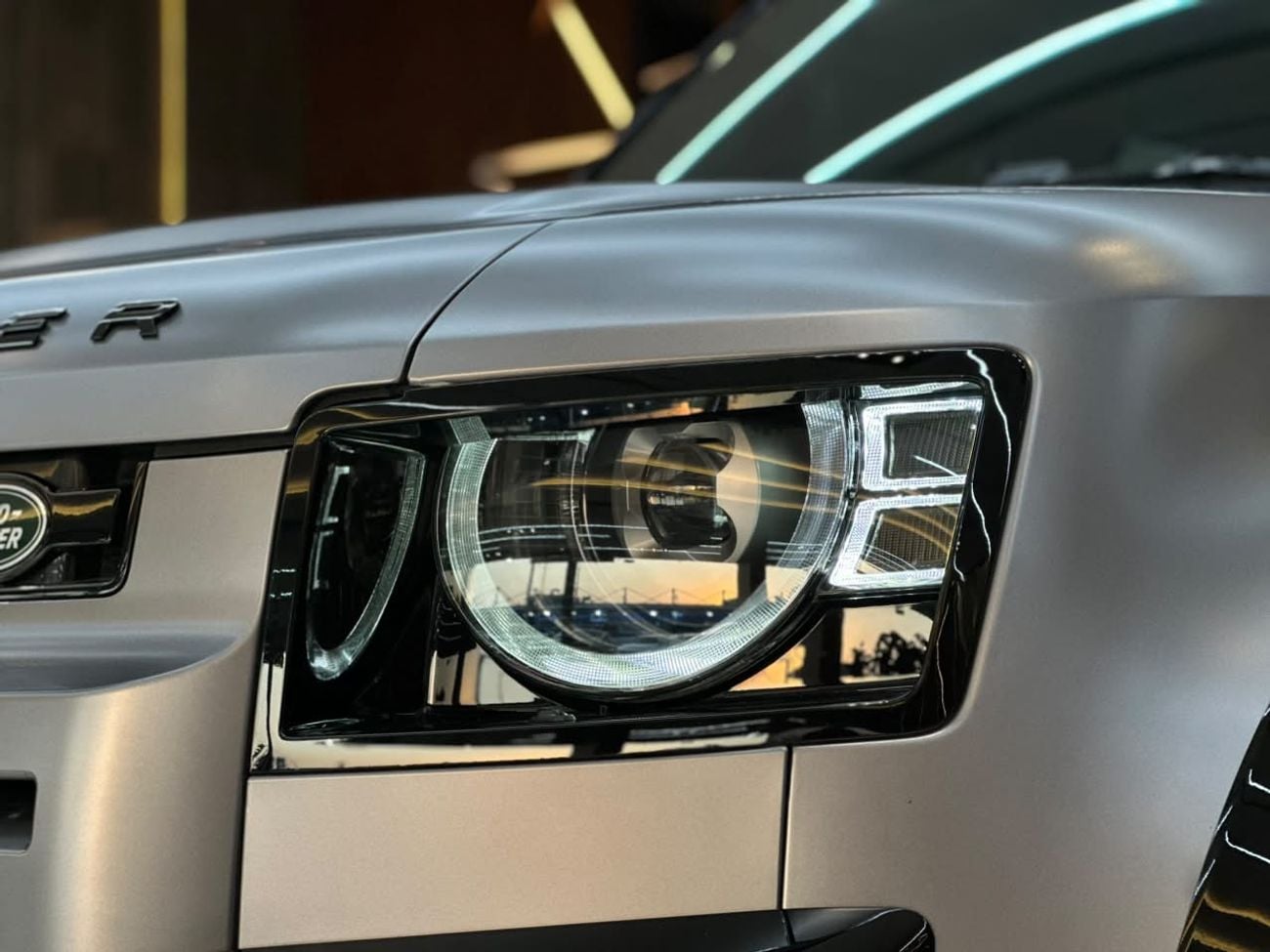 لاند روفر ديفندر P400 SE X Dynamics