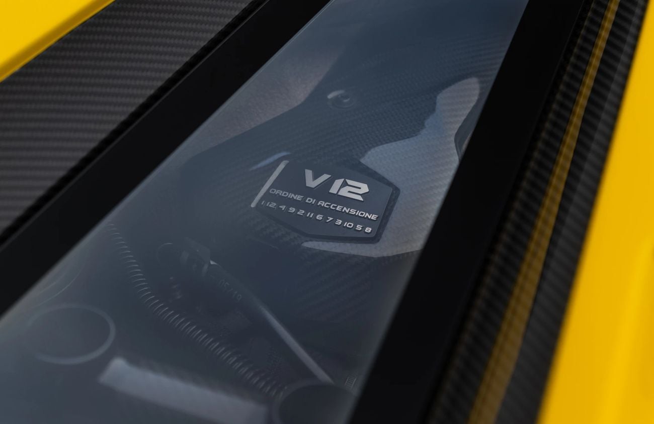 لامبورغيني أفينتادور 6.5L V12 Naturally Aspirated Engine