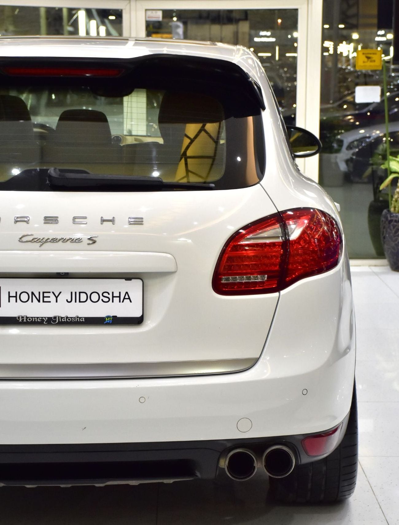 Porsche Cayenne STANDARD EXCELLENT DEAL for our Porsche Cayenne S ( 2014 Model ) in White Color GCC Specs