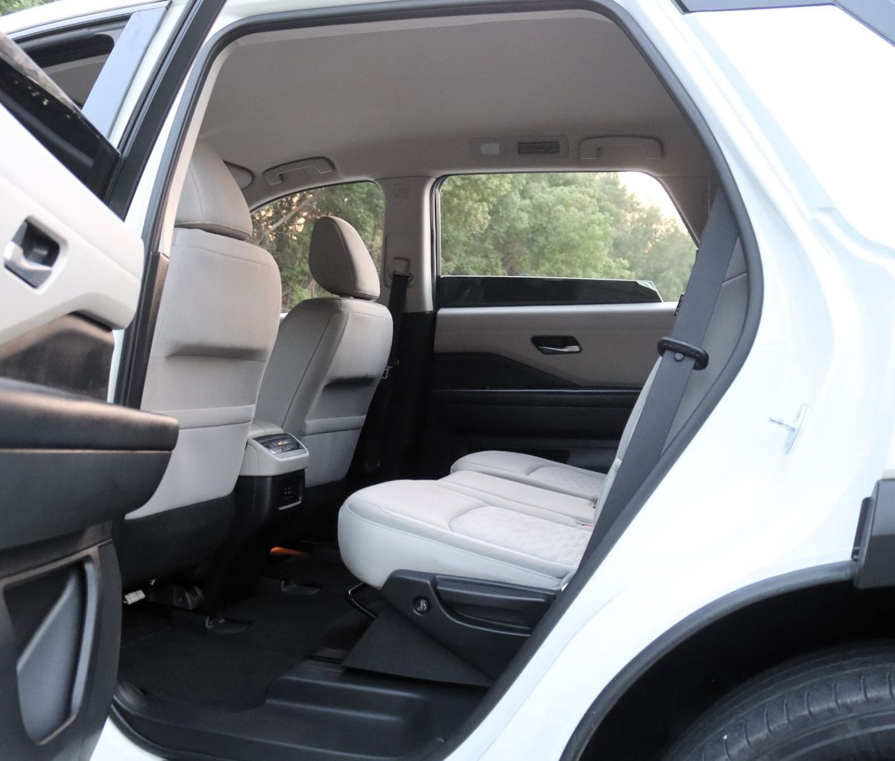 Nissan Pathfinder SV ACCIDENTS FREE - GCC - 3500 CC - 8 STR - 4WD - PERFECT CONDITION INSIDE OUT