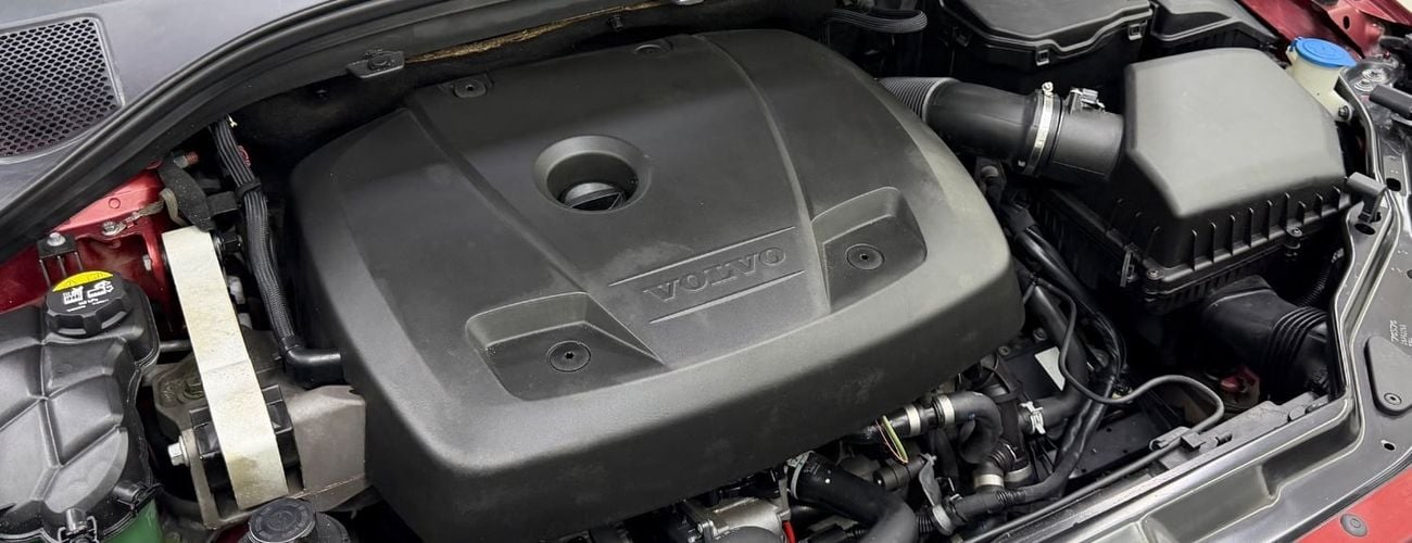فولفو XC 60 MOMENTUM