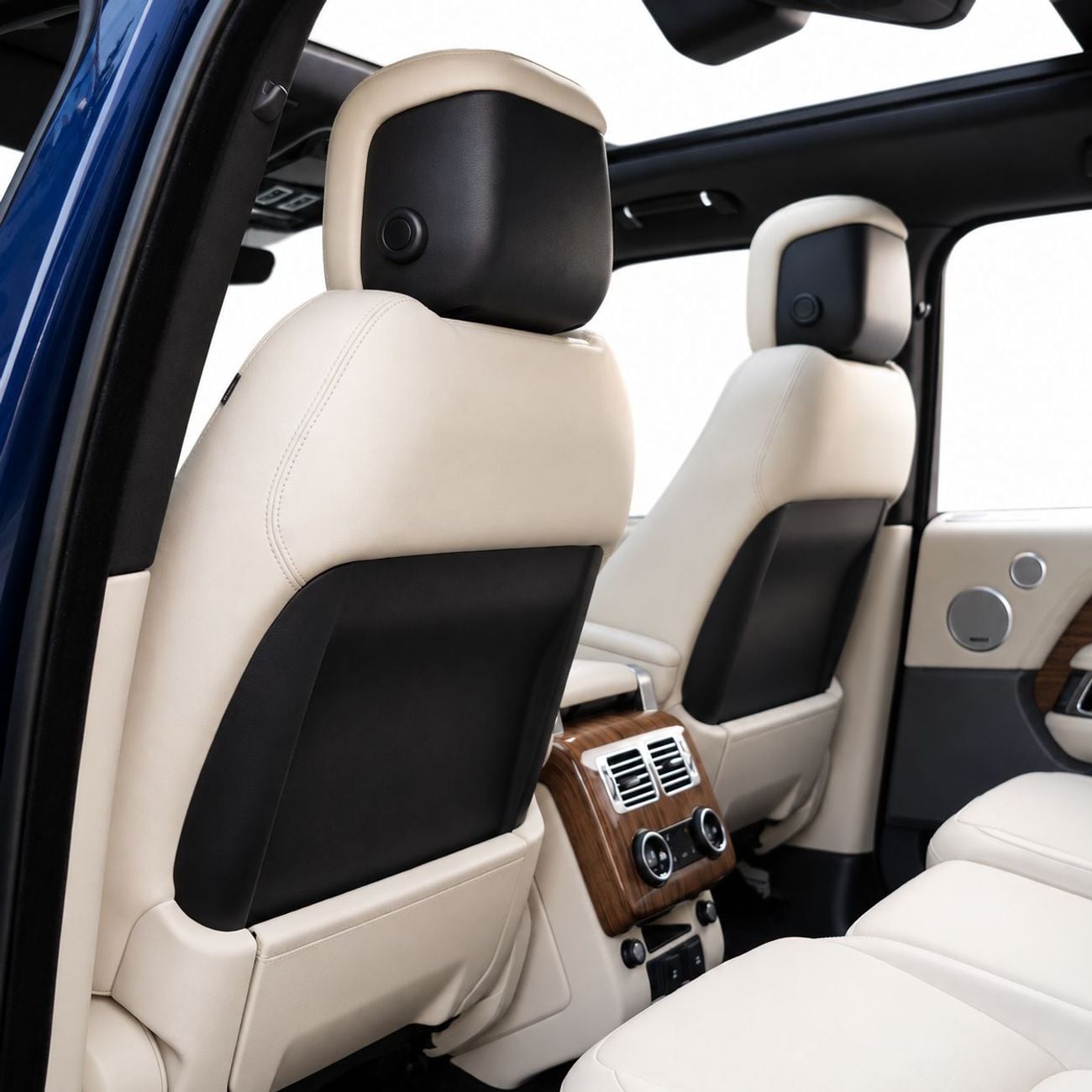 Land Rover Range Rover HSE P360 AED 3,602 P.M • 0% Downpayment • Range Rover • Agency Warranty