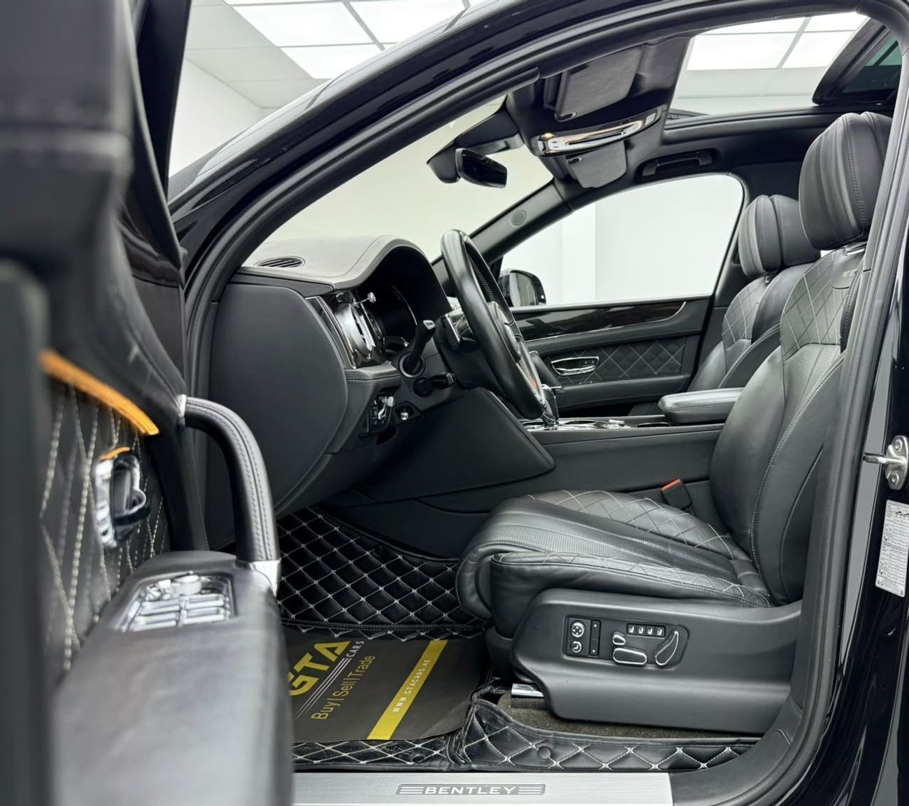 Bentley Bentayga FIRST EDITION 2017 Bentley Bentayga, Full Service History, Night Vision, Fully Loaded, Excellent Condition, Euro