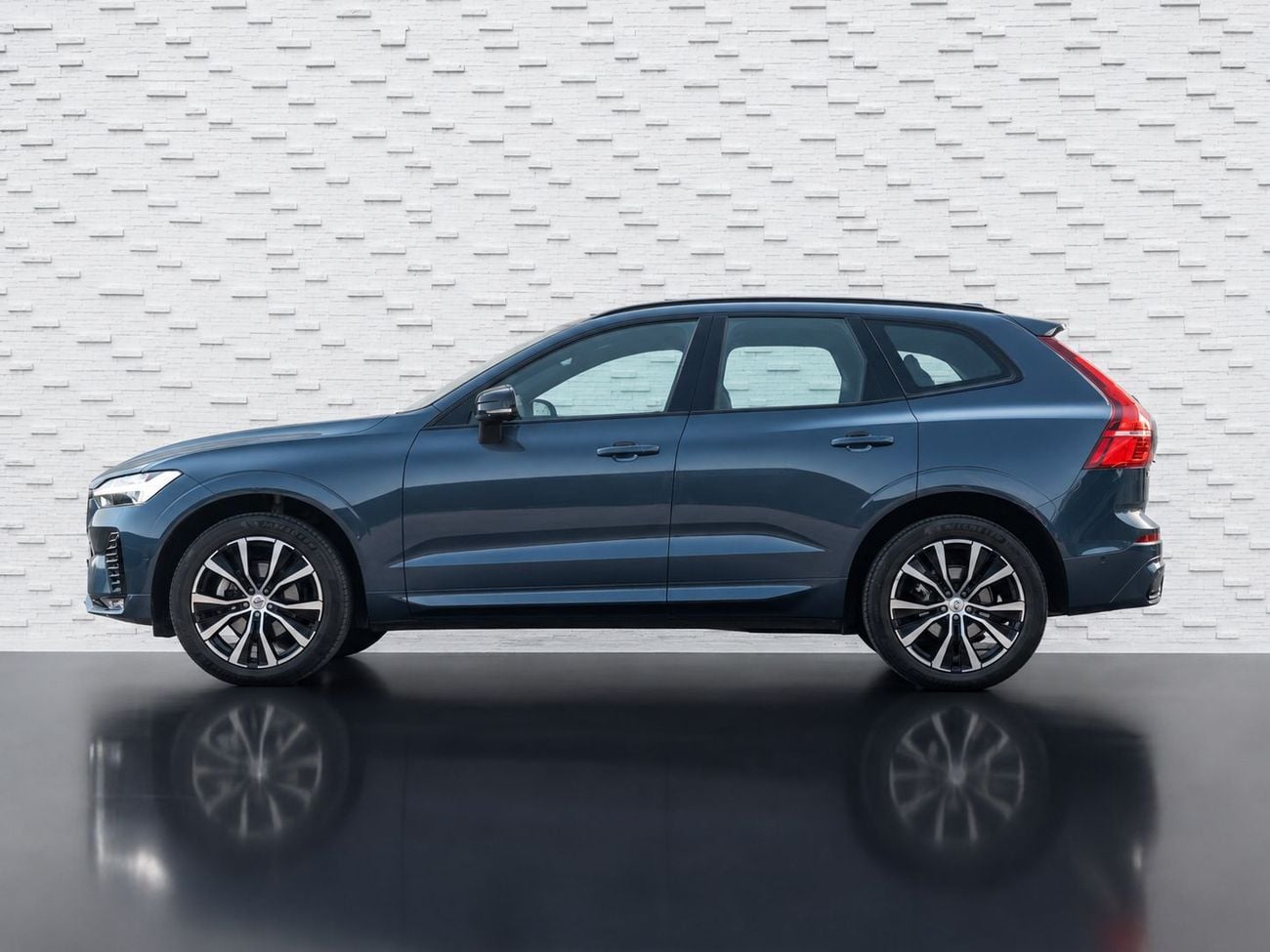 Volvo XC60 ULTIMATE DARK Volvo XC60 B5 2024 GCC specs