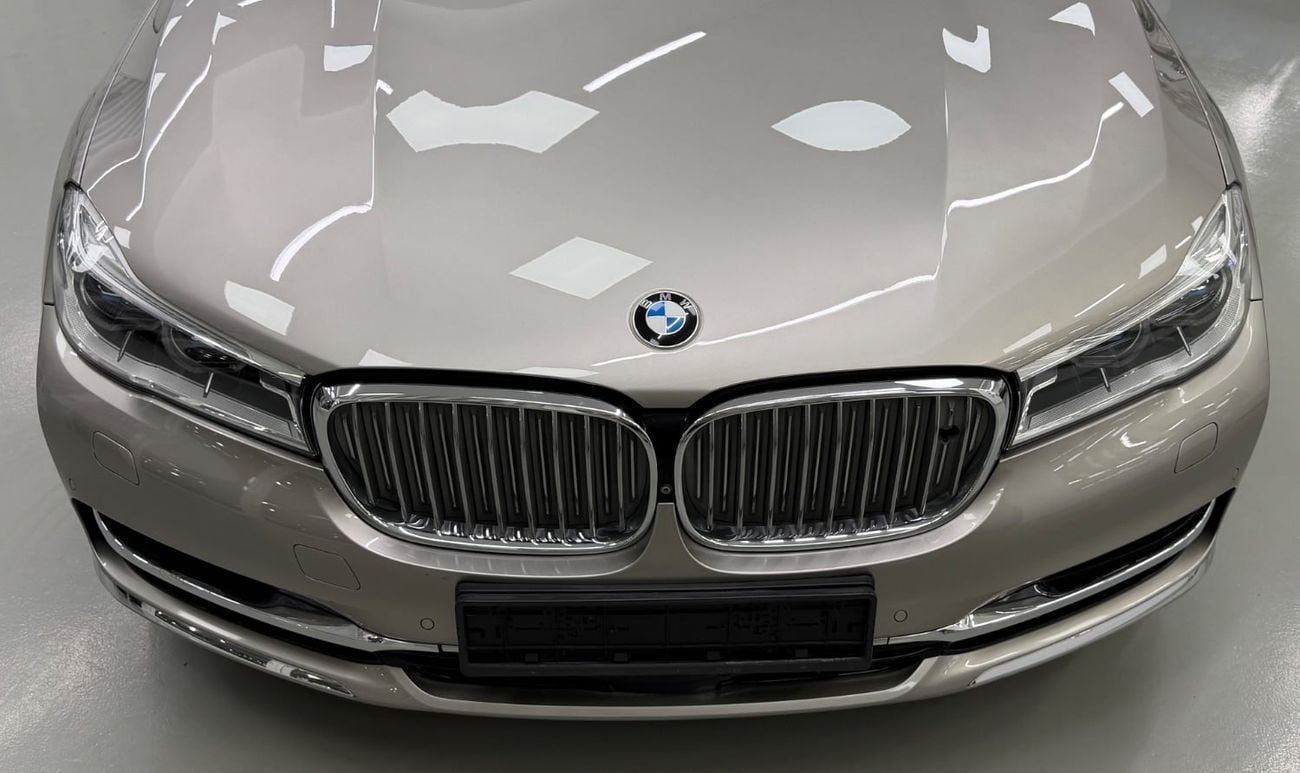 BMW 750Li XDRIVE LUXURY EXECUTIVE GCC .. FSH .. Perfect Condition .. Top Range .. Low Milegea