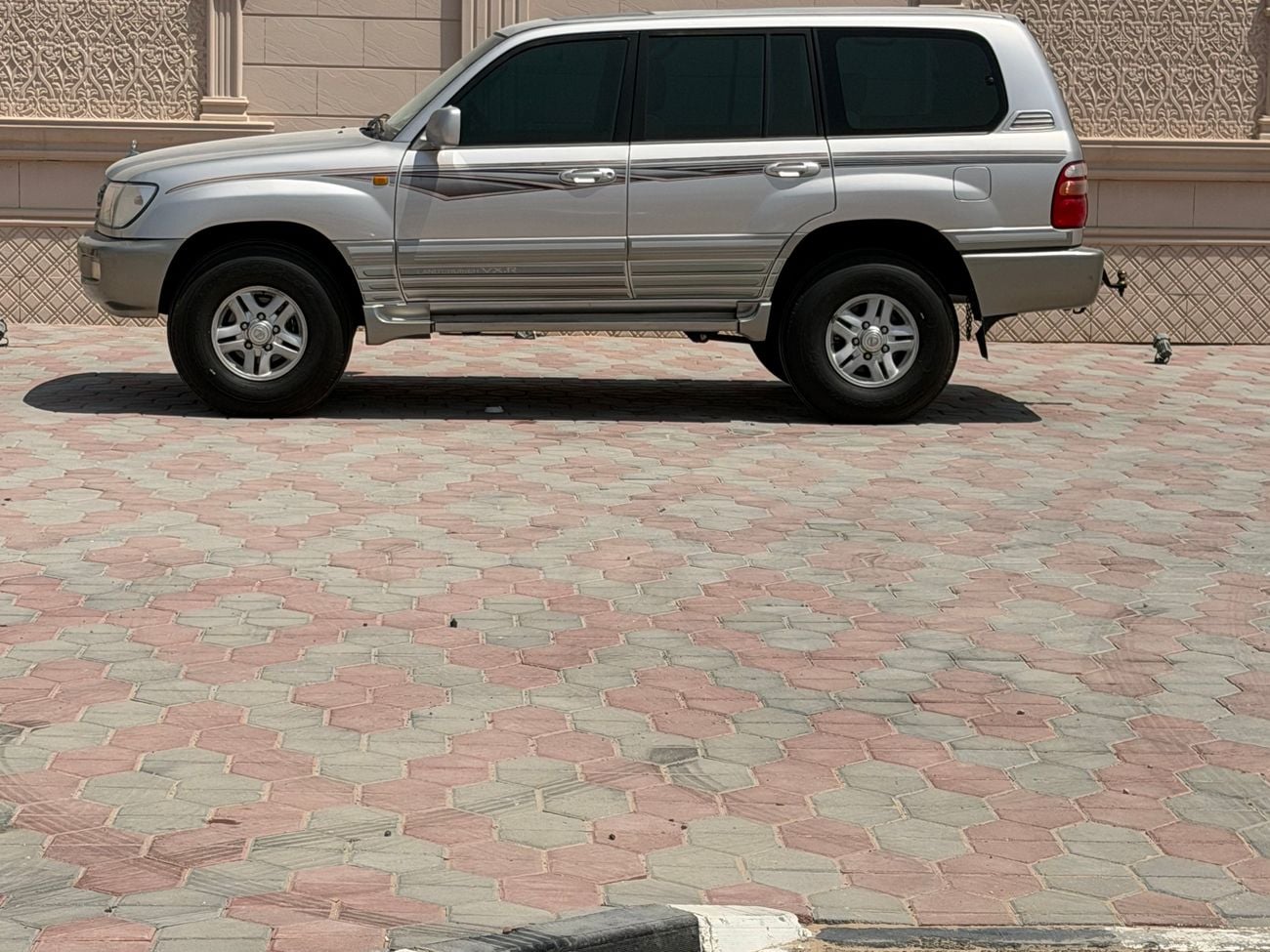 Toyota Land Cruiser VXR MID