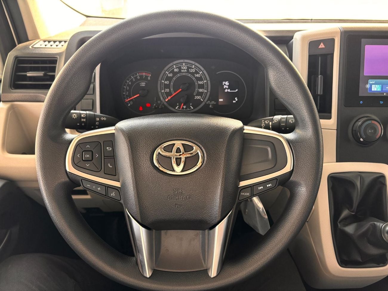 Toyota Hiace GL - STANDARD ROOF CARGO MANUAL TRANSMISSION