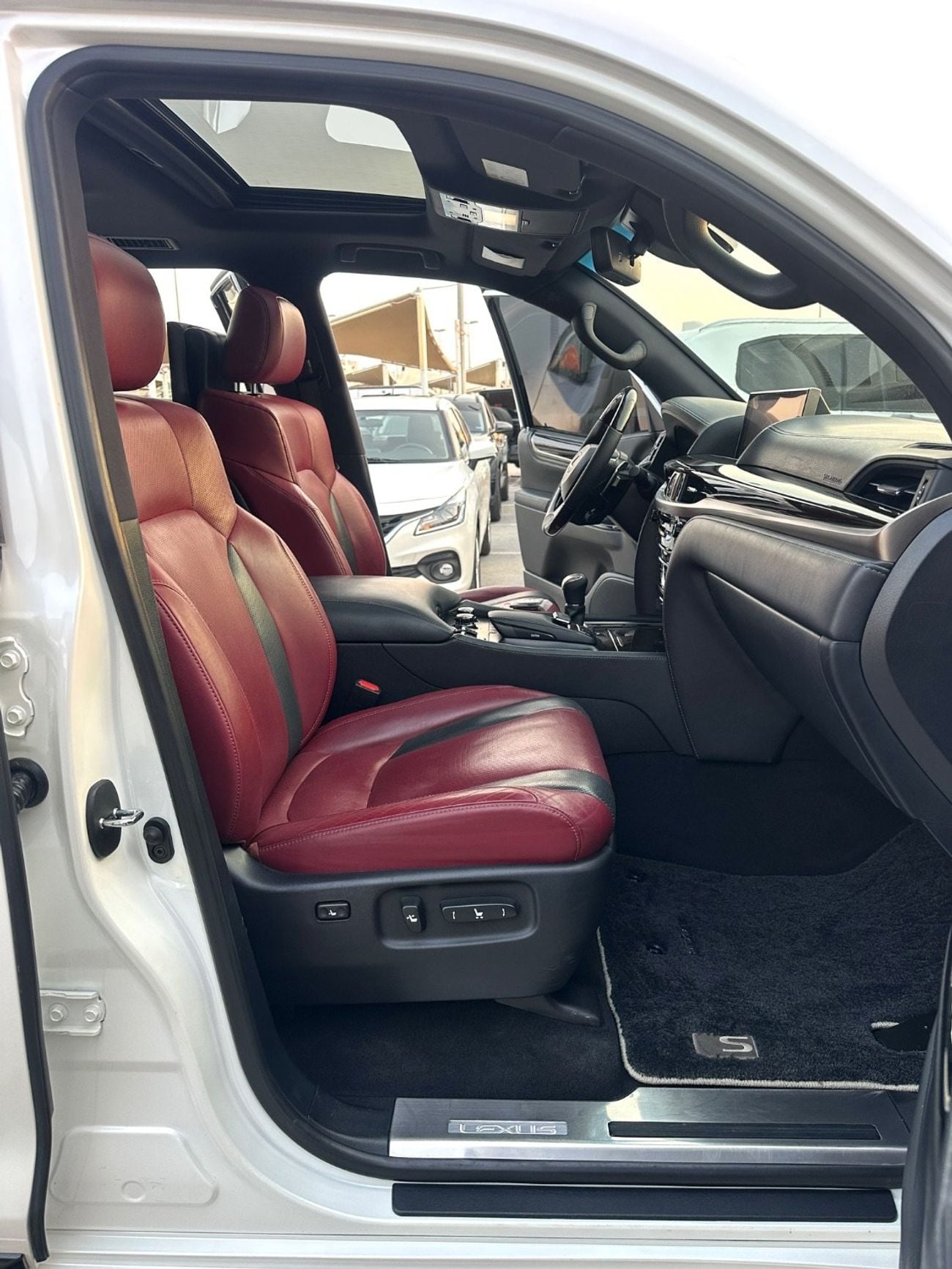 Lexus LX570 SIGNATURE