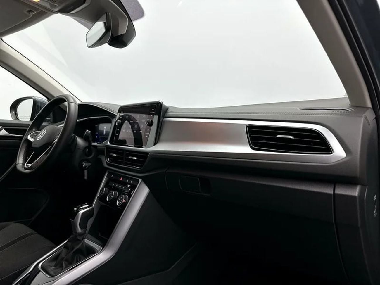 فولكس واجن T ROC LIFE 1.4 L | Rear Camera | Smart SUV | Touchscreen Display | LED Lights