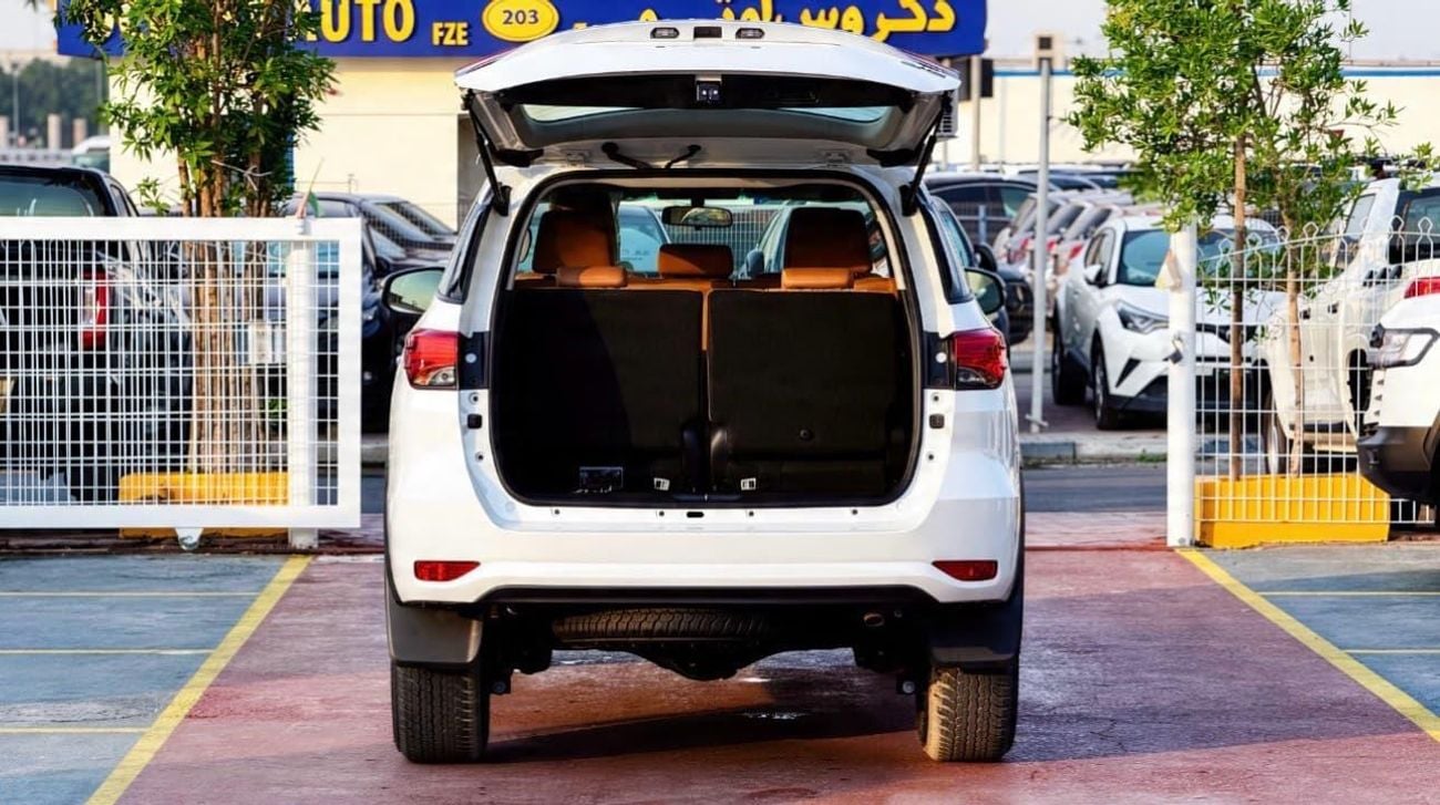 Toyota Fortuner SR5 2.7 V4 SR5 4WD WHITE TAN DIGITAL AC YM2026 EXPORT ONLY