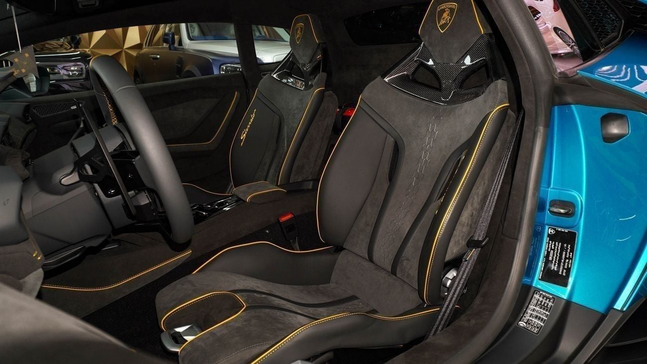 لامبورغيني هوراكان 2024 Lamborghini Huracán Sterrato | 1 of 1,499 | 5.2L V10 | Service and dealer Warranty | GCC Specs