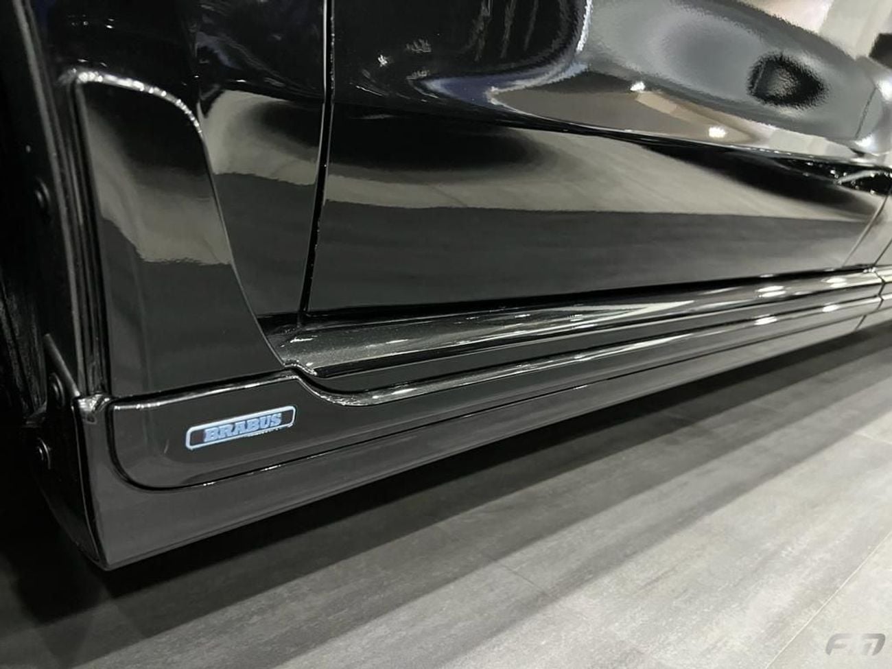 Mercedes Benz V 250 AVANTGARDE/E VIP BUSINESS VAN – FULL LUXURY OPTION | BRAND NEW | GCC | 2023 ORIGINAL BRABUS BODY KIT WITH CERTIF