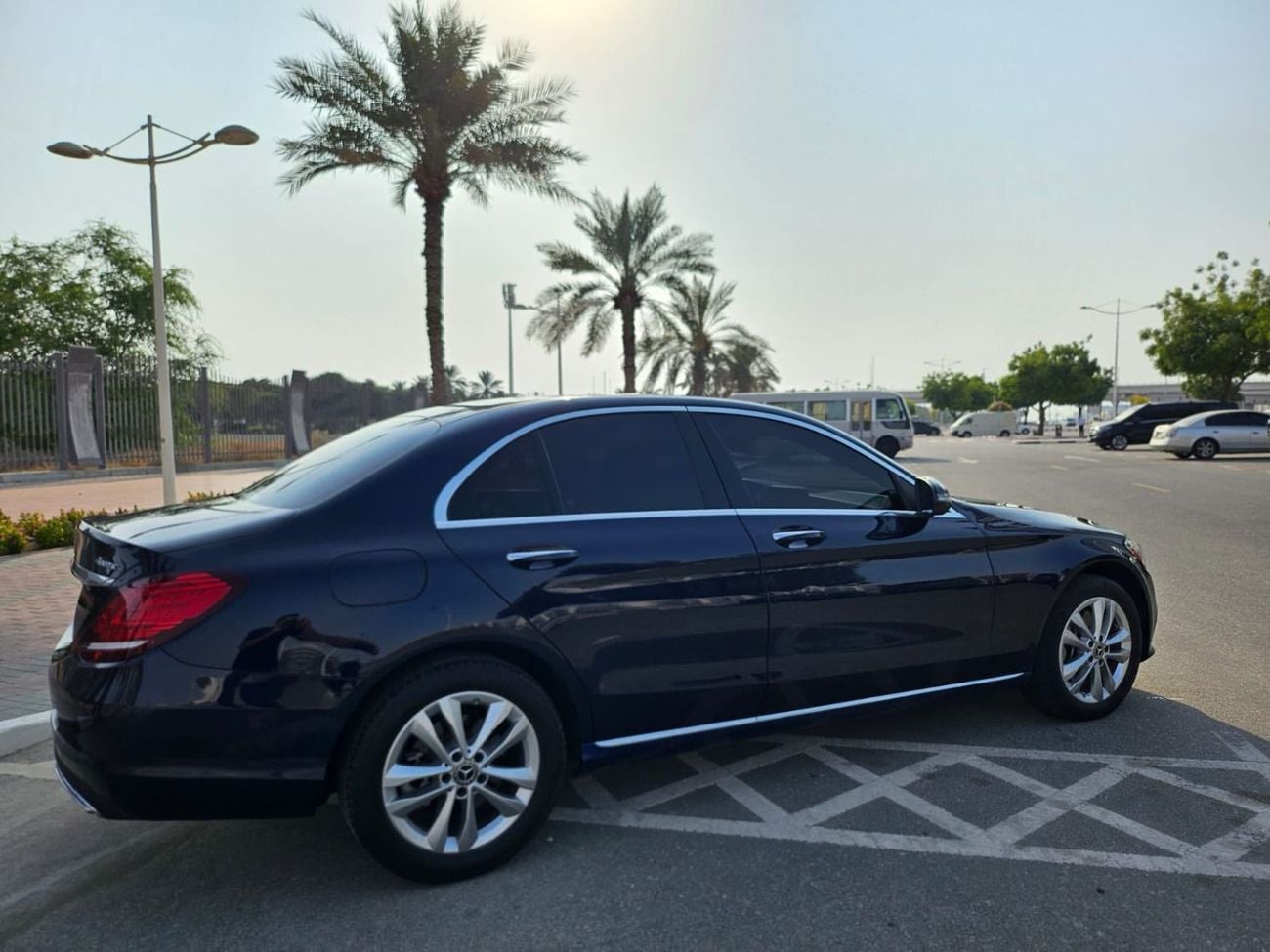مرسيدس بنز C 300 PREMIUM