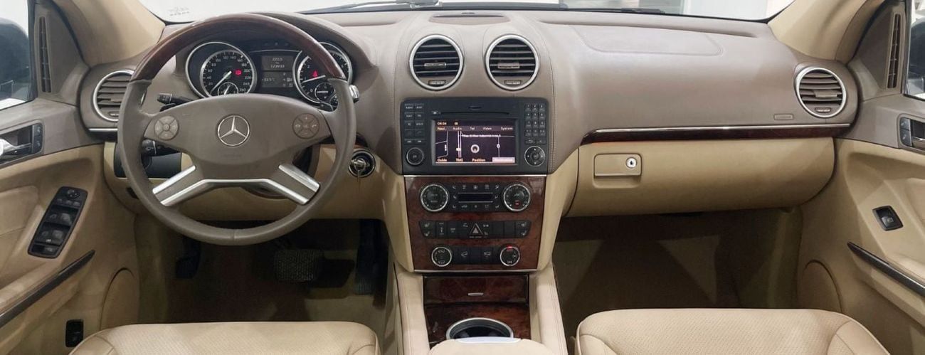 مرسيدس بنز GL 500 STANDARD 4.7L-8CYL-4 Matic - Full Option Excellent Condition GCC Specs
