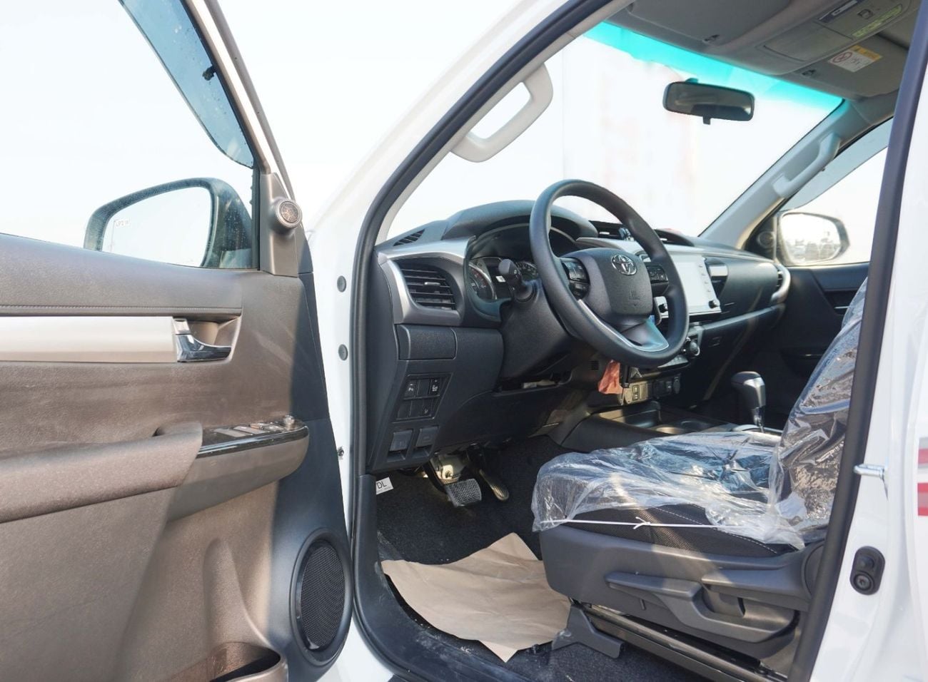 Toyota Hilux SR5 *2026 MODEL: TOYOTA HILUX 4X4 DC 2.4L DIESEL A/T FULL OPTION W/O COOL BOX*