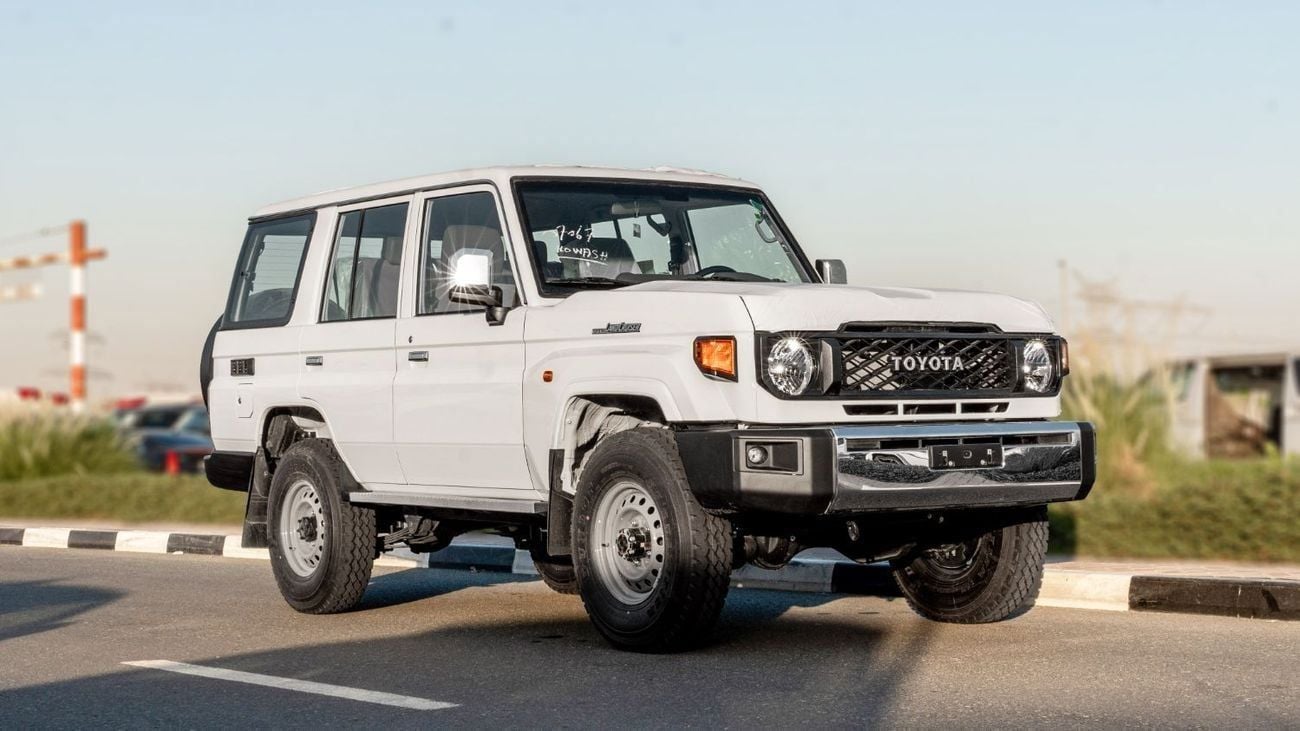 Toyota Land Cruiser 70 LC76 HT VXR Toyota Land Cruiser 4.0L MT Petrol (White-Brown) Basic