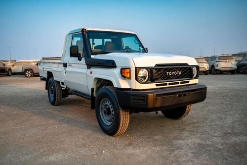 تويوتا لاند كروزر بيك آب LC 79 SINGLE CABIN 2.8 DIESEL AUTOMATIC 2.8L, 4-cylinder, DOHC, Turbo Diesel . 3 seats . 2 Doors