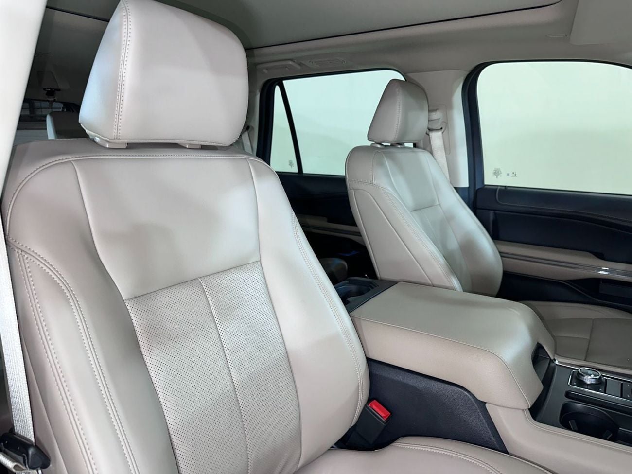 Ford Expedition XLT XT224 / AL TAYER MOTORS/AL QOUZ SHOWROOM