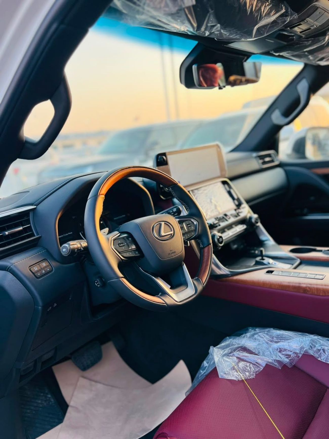 Lexus LX700h SIGNATURE WHITE INSIDE RED