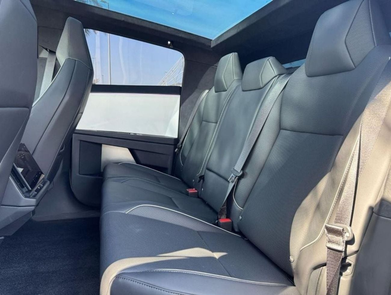 تسلا سايبرتراك فاونديشن سيريز AWD AMERICAN SPEC NEAT AND CLEAN