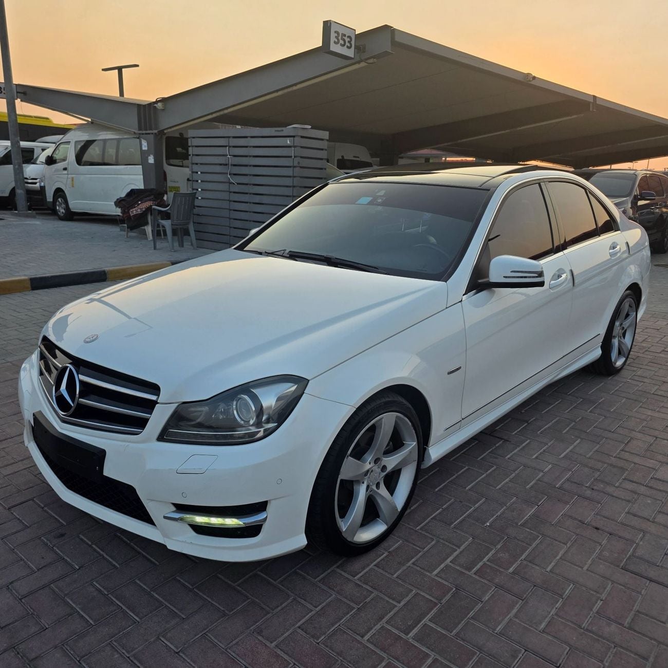 مرسيدس بنز C 200 AVANTGARDE SPORTS