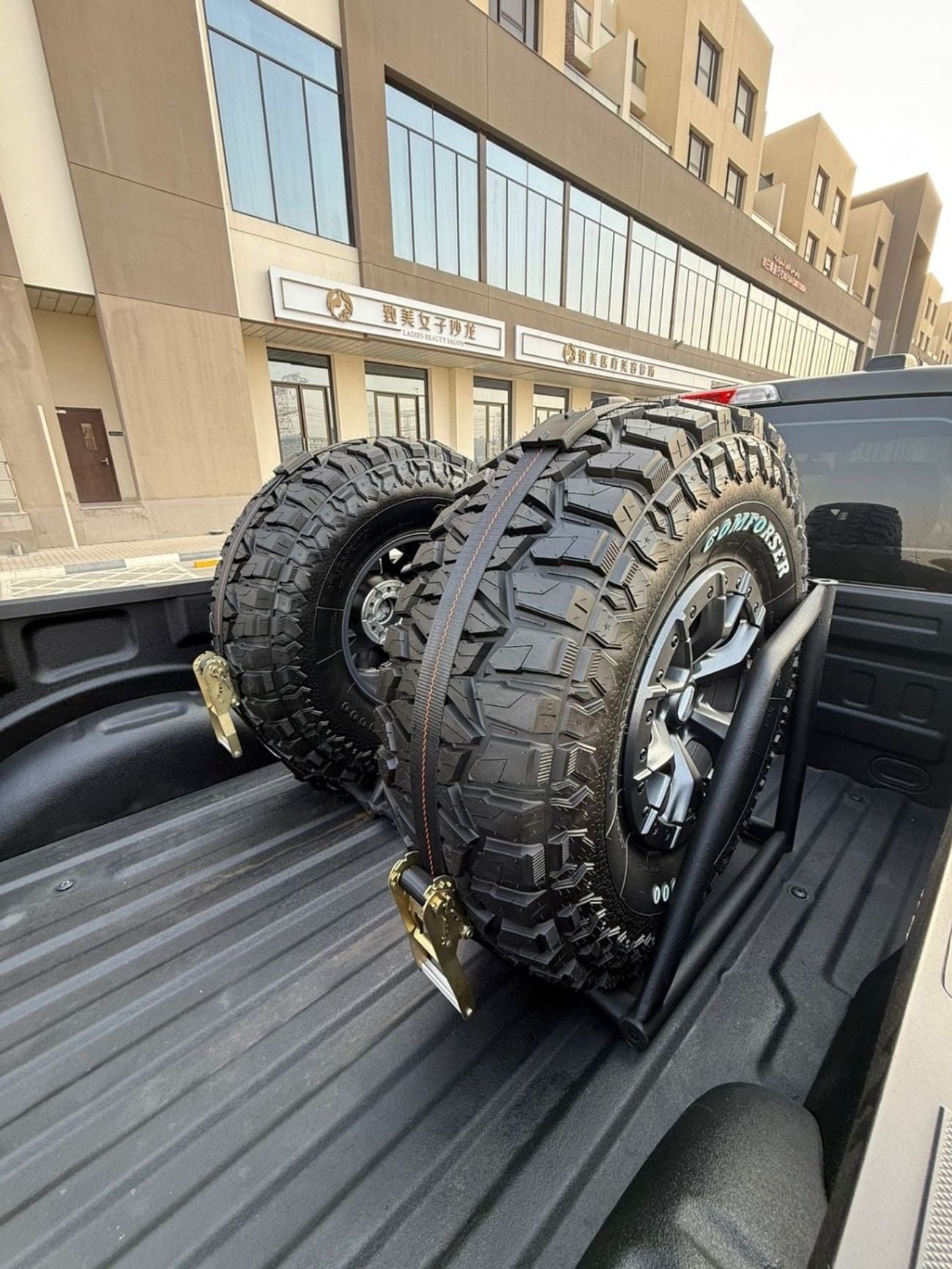 فورد F 150 رابتور كرو لوكس سيارة رابتور آر موديل 2023 معدلة بقوة 485 حصان مسجلة في الإمارات العربية المتحدة