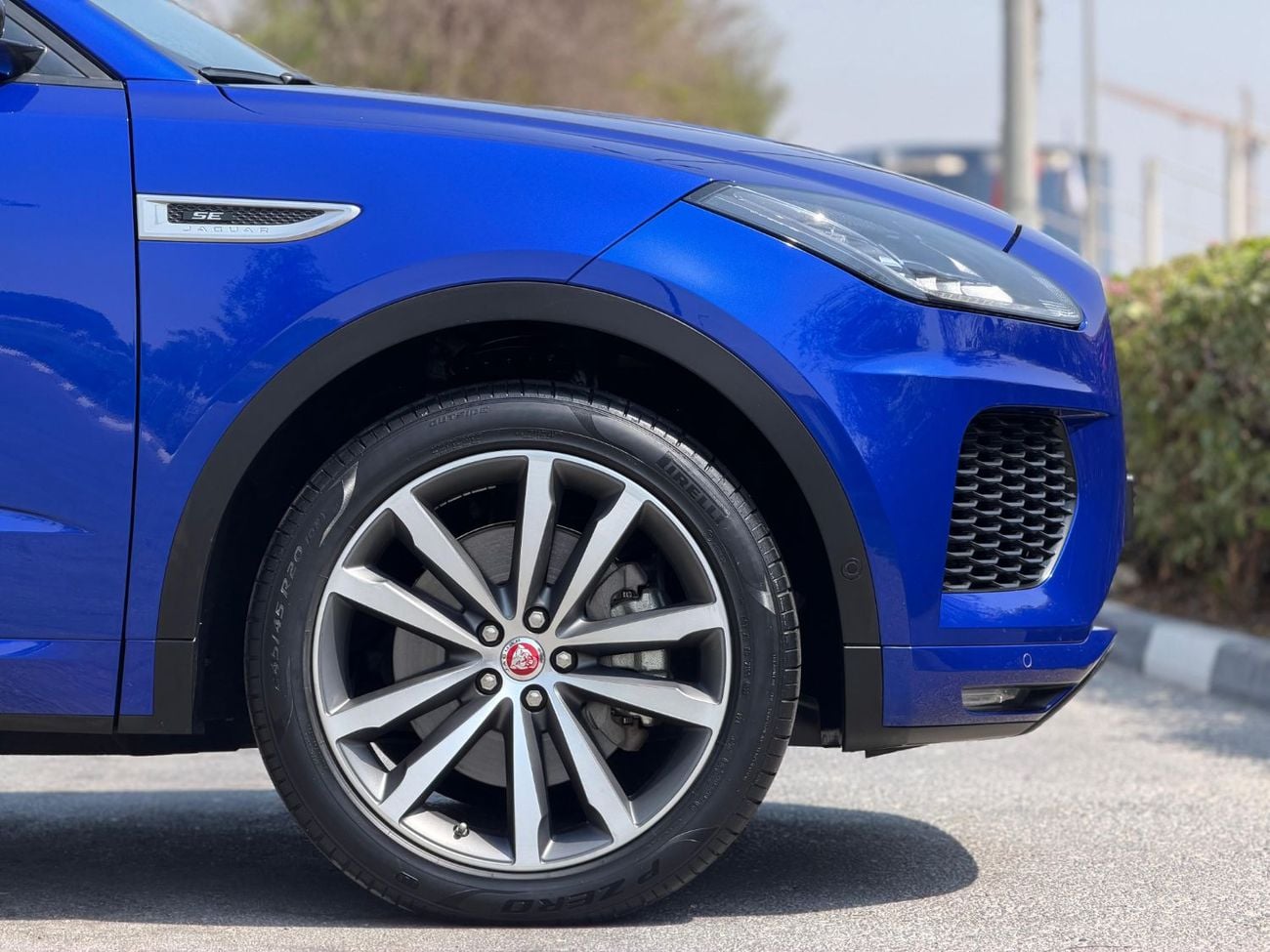 جاكوار E Pace R-DYNAMIC SE P250 جاكوار إي بيس 2018، خليجية، قطعت 90,000 كم، بدون حوادث، مفتاحان