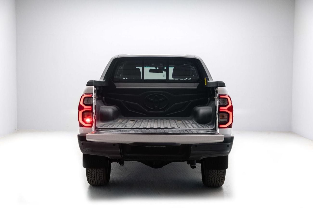 Toyota Hilux ADVENTURE Z 2.8L - PLATINUM WHITE PEAR INSIDE BLACK | EXPORT ONLY