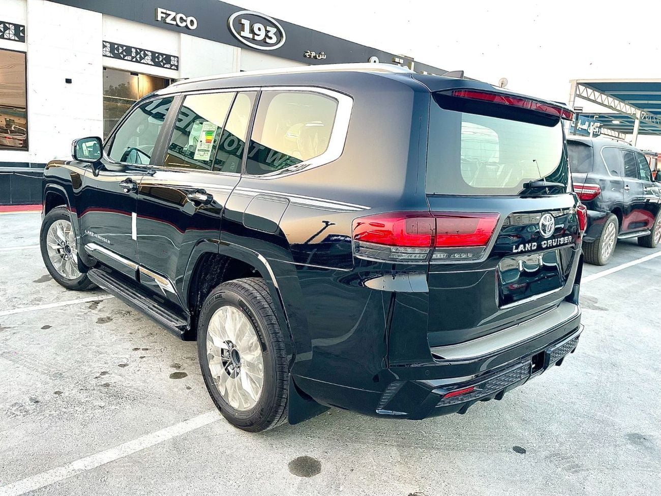 Toyota Land Cruiser VX LAND Cruiser VX 4.0 PETROL AT Omani Specs Fully Loaded | Soft Door closed | RADAR | JBL