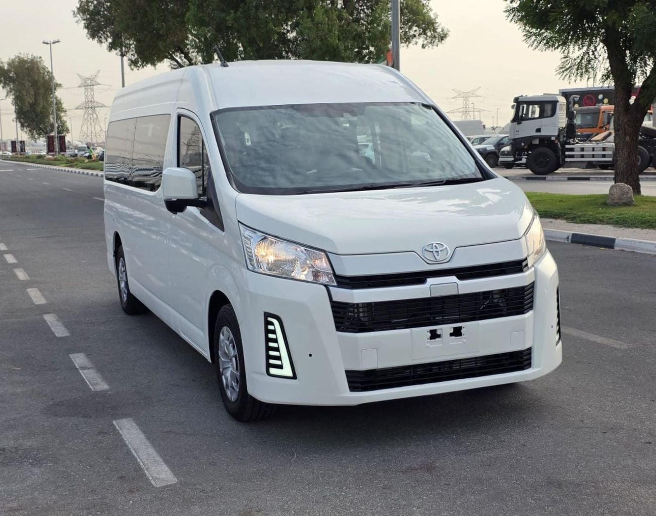 Toyota Hiace TOYOTA HIACE COMMUTER 12 SEATER DIESEL 2.8L RIGHT HAND DIVE