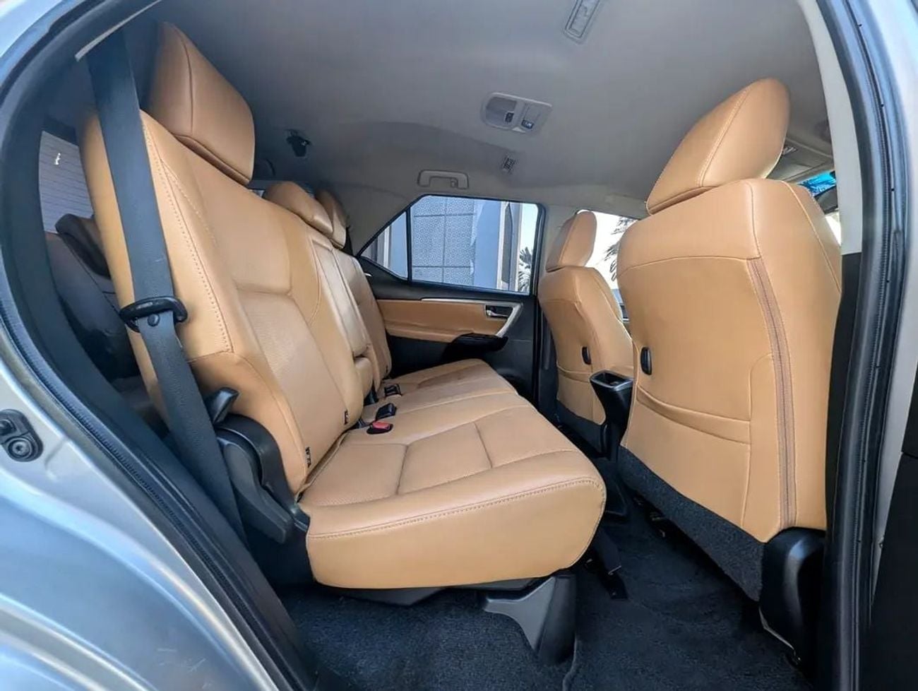 Toyota Fortuner VXR GCC specs interior and Exterior Excellent Condition V6 4.0L