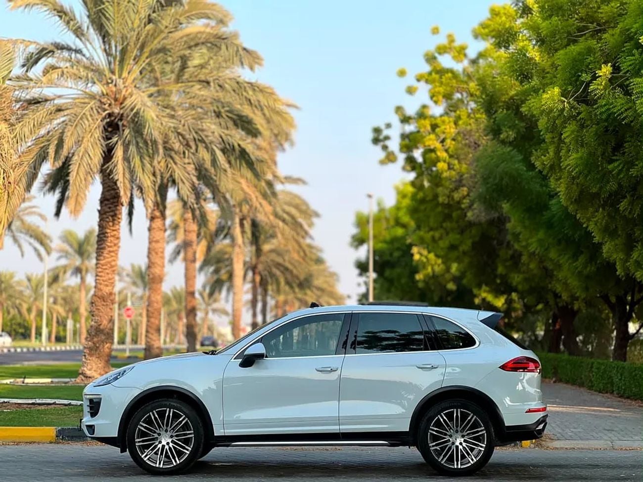 Porsche Cayenne STANDARD | GCC Specs | Well Maintained