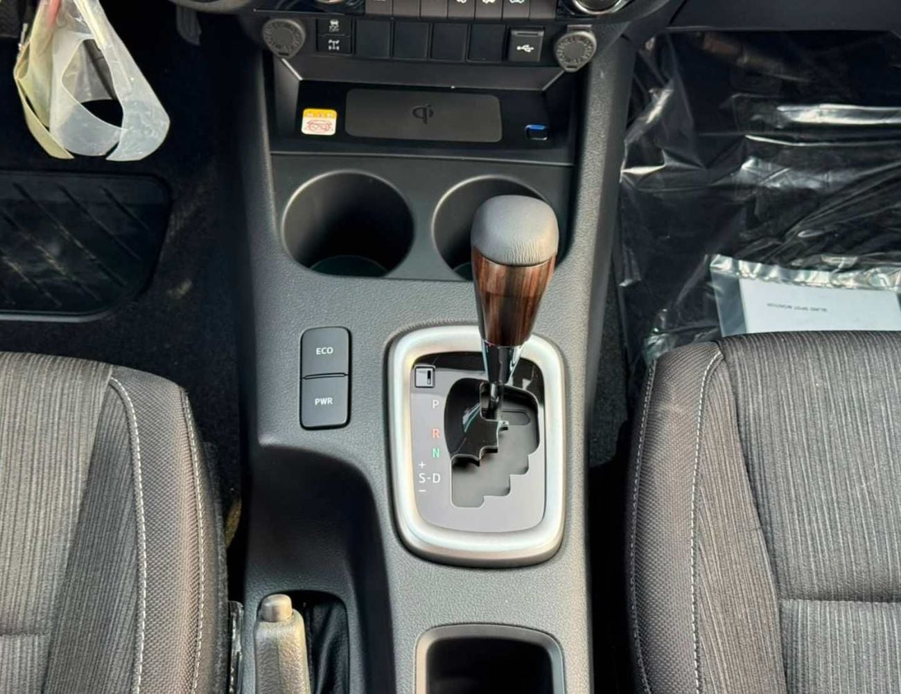 Toyota Hilux SR5 DOUBLE CABIN || 2.8L V4 DIESEL || BLIND SPOT | (CODE # HDAH1)